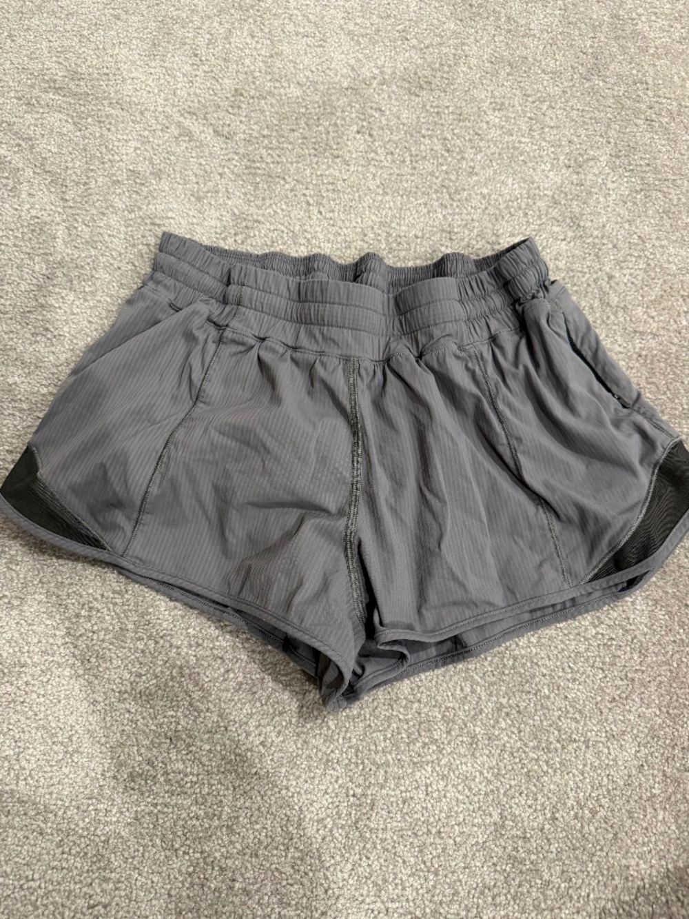 Lululemon Hotty Hot High-Rise Short 4" Graphite Grey Size 8